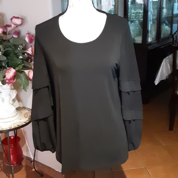 ALFANI Black Blouse Size S .runs. m - Picture 2 of 8